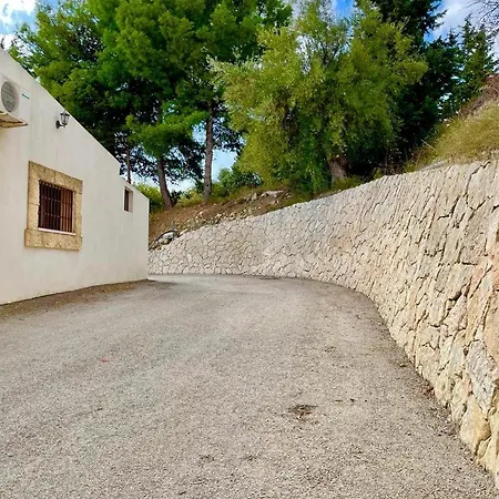 Strelitzia's House With Heated Pool From December 2024, Private Garden And Private Parking & Wi-fi Casa vacanze