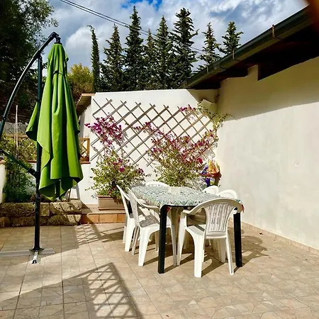 Strelitzia's House With Heated Pool From December 2024, Private Garden And Private Parking & Wi-fi * Avola