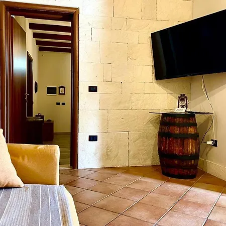 Strelitzia's House With Heated Pool From December 2024, Private Garden And Private Parking & Wi-fi Casa vacanze *