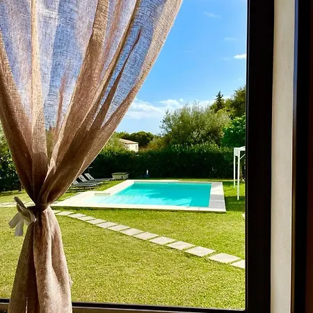 Strelitzia's House With Heated Pool From December 2024, Private Garden And Private Parking & Wi-fi *