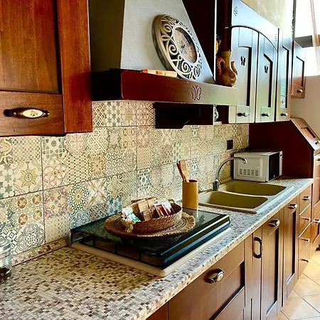 Strelitzia's House With Heated Pool From December 2024, Private Garden And Private Parking & Wi-fi Casa vacanze