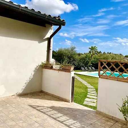 Strelitzia's House With Heated Pool From December 2024, Private Garden And Private Parking & Wi-fi