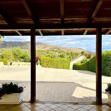 Strelitzia's House With Heated Pool From December 2024, Private Garden And Private Parking & Wi-fi Avola