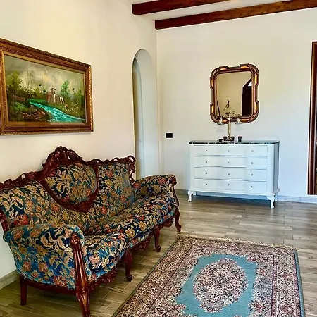 Strelitzia's House With Heated Pool From December 2024, Private Garden And Private Parking & Wi-fi Holiday home