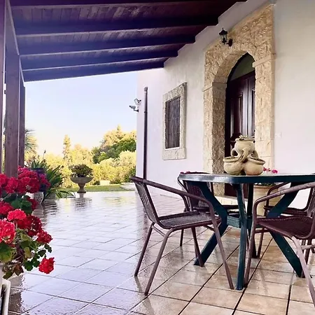 Holiday home Strelitzia's House With Heated Pool From December 2024, Private Garden And Private Parking & Wi-fi