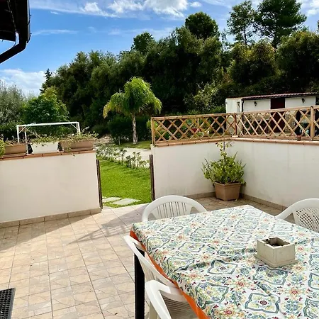 Strelitzia's House With Heated Pool From December 2024, Private Garden And Private Parking & Wi-fi Holiday home