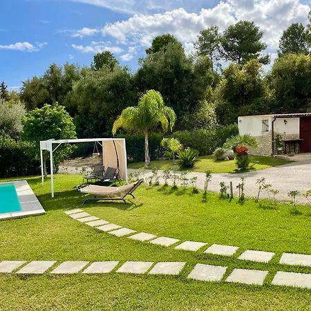 Strelitzia's House With Heated Pool From December 2024, Private Garden And Private Parking & Wi-fi *