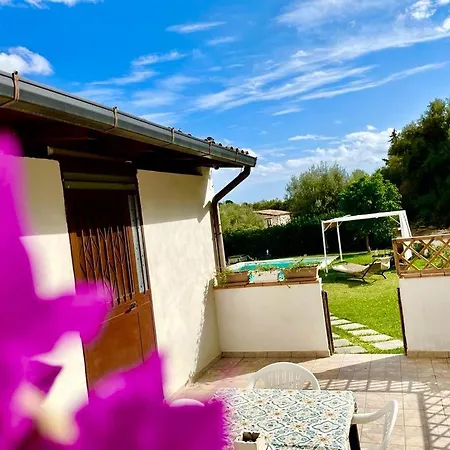 Holiday home Strelitzia's House With Heated Pool From December 2024, Private Garden And Private Parking & Wi-fi