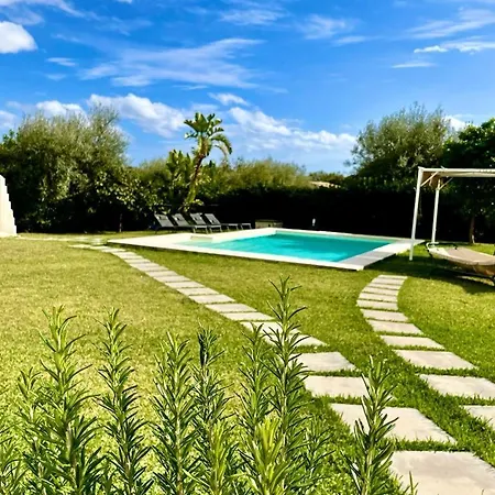 Strelitzia's House With Heated Pool From December 2024, Private Garden And Private Parking & Wi-fi * Avola