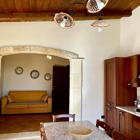 Strelitzia's House With Heated Pool From December 2024, Private Garden And Private Parking & Wi-fi Dom wakacyjny Avola